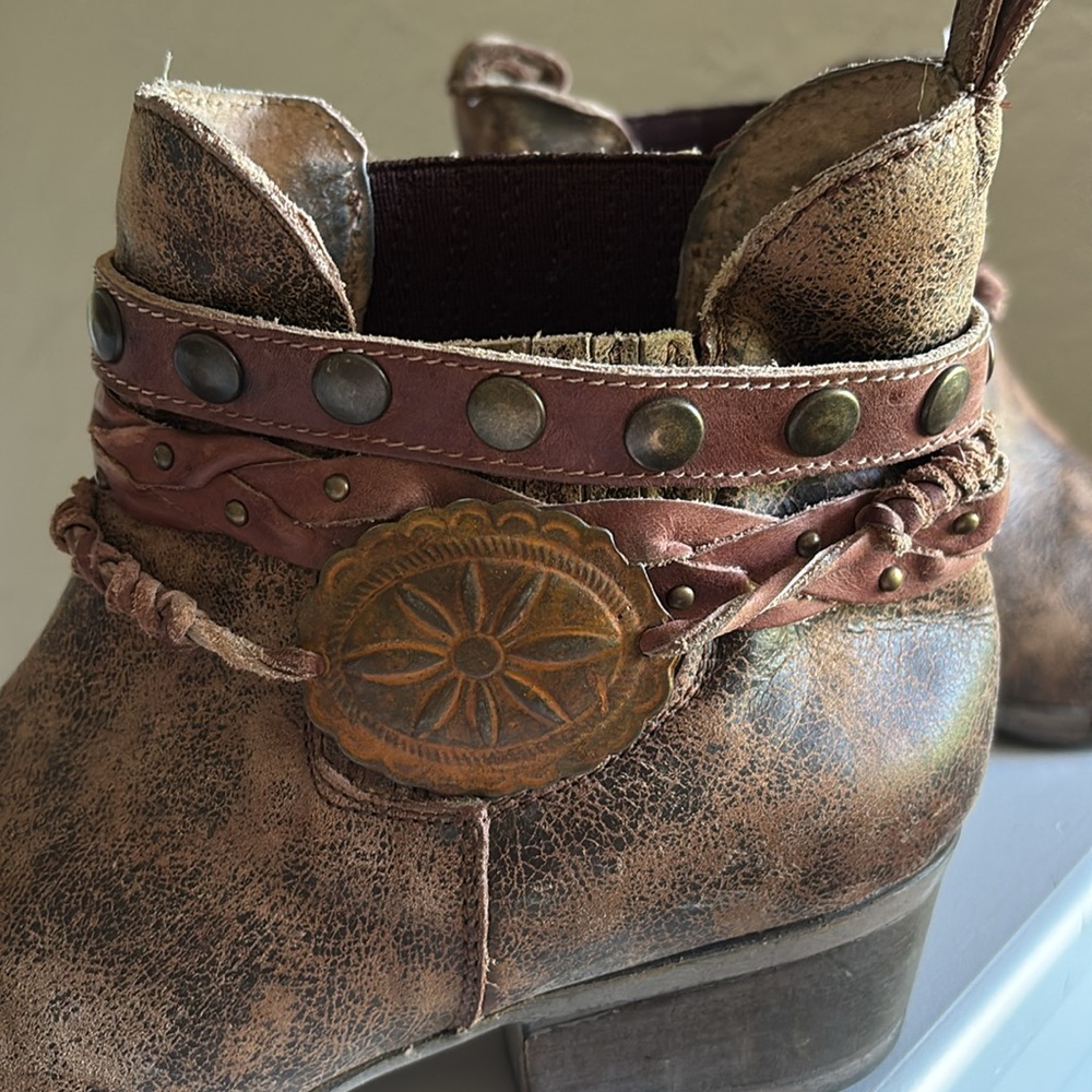Circle G by Corral Studded Concho Ankle Boots Q5003 Brown Size 8.5 - Picture 12 of 12